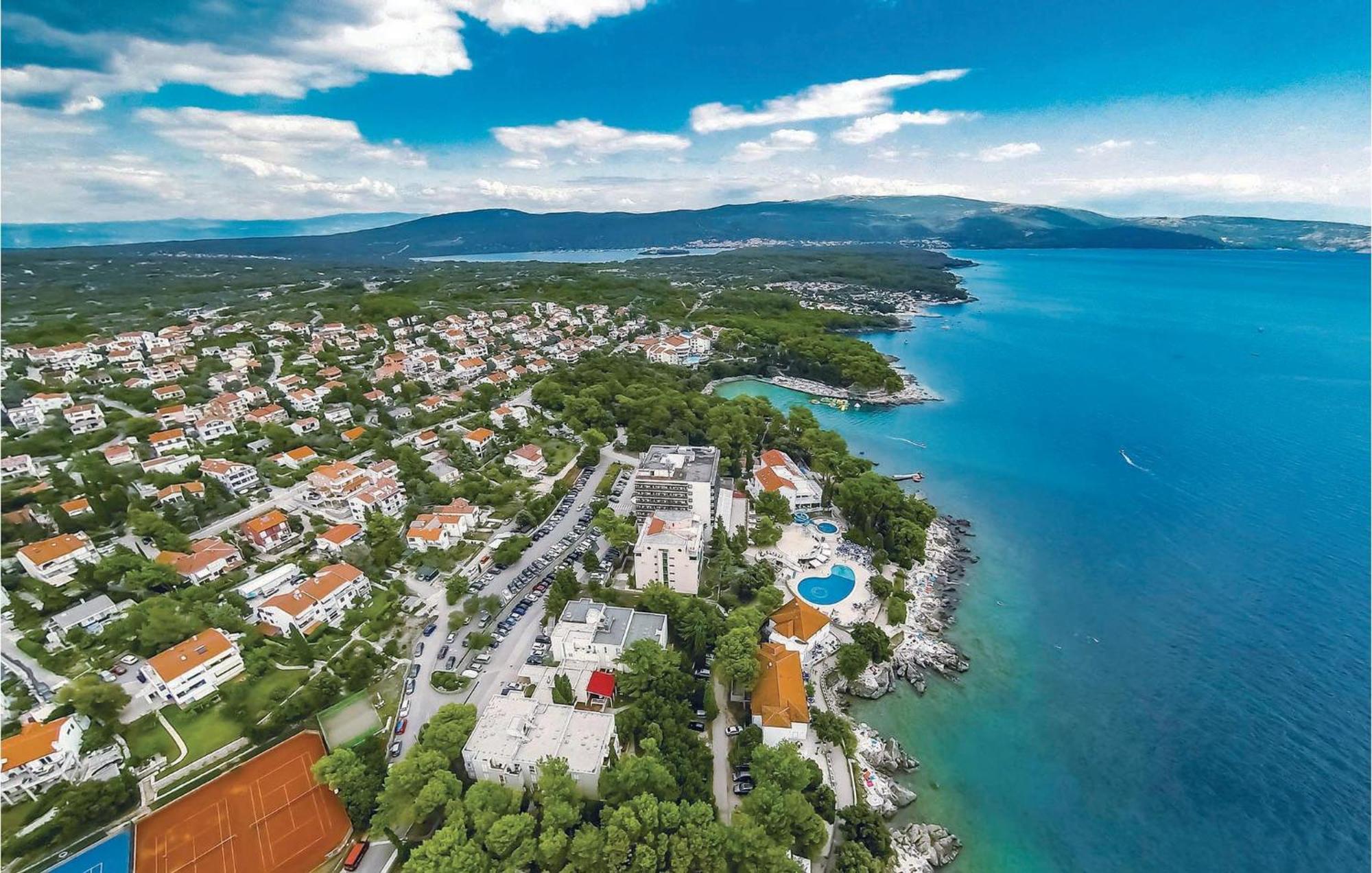 Awesome Home In Vrh With 5 Bedrooms, Wifi And Outdoor Swimming Pool Kültér fotó